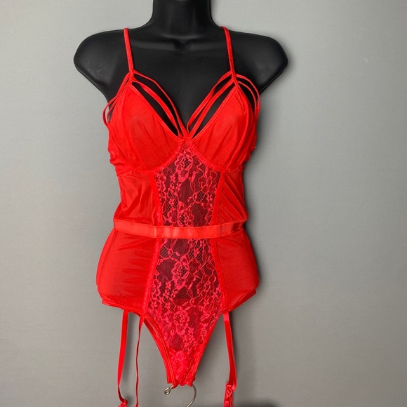 Lingerie red - Picture 1 of 2